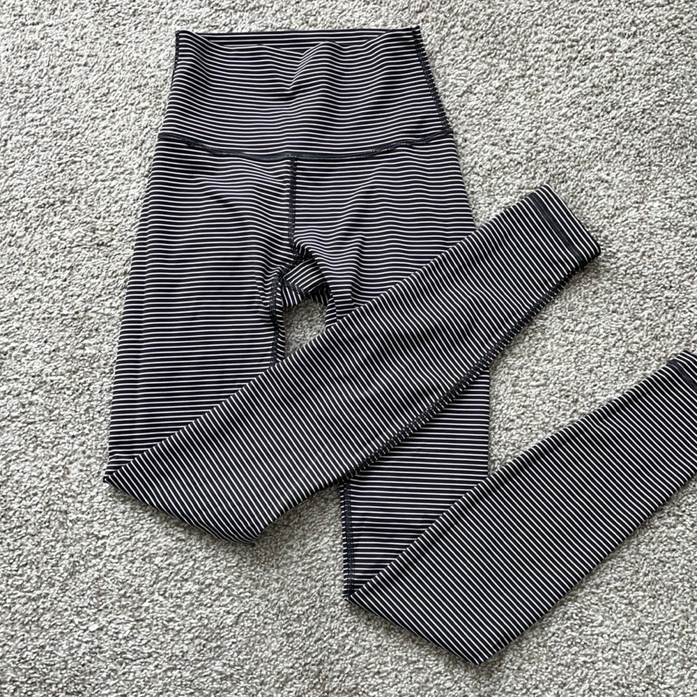 NWOT lululemon Wunder Unders (full on luxtreme) size 2 28”